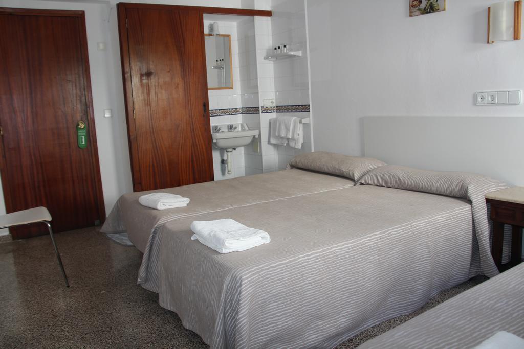 Hostal Las Nieves Ibiza Town Exterior photo