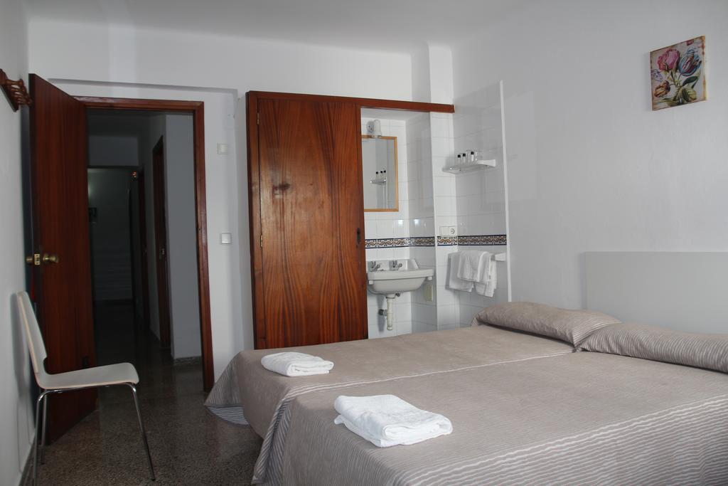 Hostal Las Nieves Ibiza Town Exterior photo